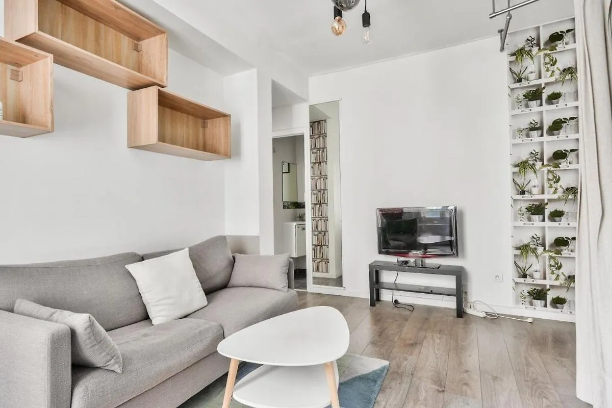 Superb 1Br Flat 2Min Walk From The Metro Station contacts